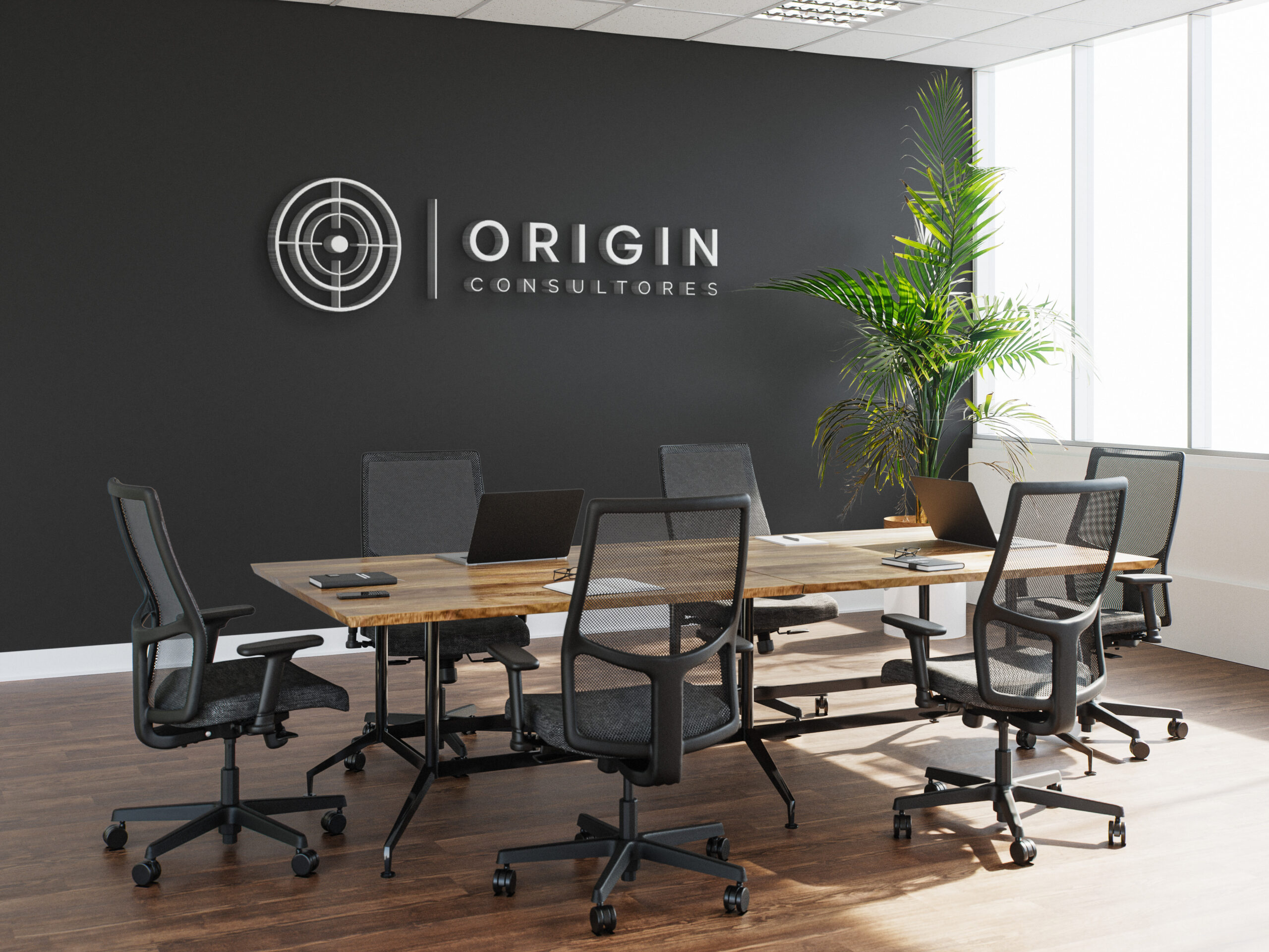 Sala de reuniones de Origin Consultores: mesa de trabajo con un panel de análisis en pantalla y una sala de juntas al fondo.
